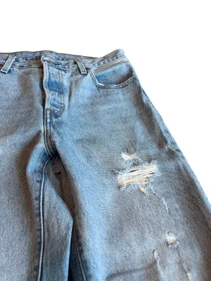 Levi's 501 Light Wash Jeans Straight Leg Distressed Classic Size 28 x 32 Women's thumbnail 7
