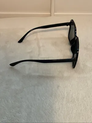 Women's Black Square Sunglasses thumbnail 2
