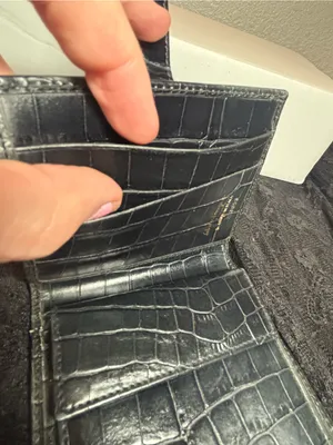 Ferragamo Vintage Vara Bow Wallet Croc Embossed Black Leather Compact Bifold thumbnail 8
