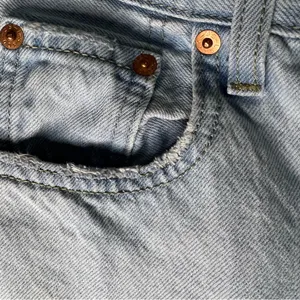 Levi's Lo Pro Straight Light Blue Distressed Slouchy‎ Mid Rise Denim Jeans thumbnail 10