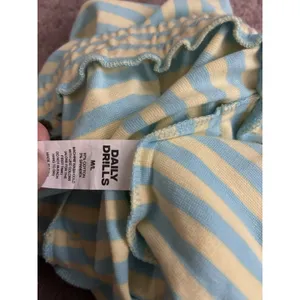 Daily Drills Women’s Malibu + Lemonade Striped Long Sleeve Top & Shorts Set M thumbnail 8