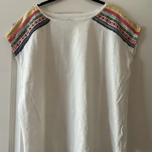 Modern Women Gear Women's Shoulder Beads Embroidered White Tee Top Sz L/XL thumbnail 1