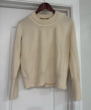 Burberry 100% cashmere sweater fits more like a Medium/large thumbnail 1