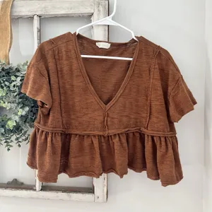 Altar'd State V-neck short-sleeve Boho ruffled hem Peplum Rust Size S Crop Shirt thumbnail 3