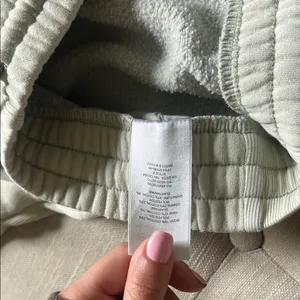 TNA Aritzia Cozy Af Fleece Sweatpants Jogger Sage Green Pockets Size Small thumbnail 6