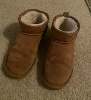 Ugg minis  thumbnail 1
