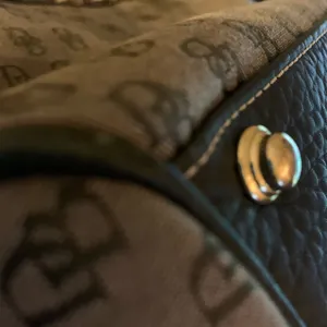 Dooney &‎ Bourke Green and Tan Handbag thumbnail 6