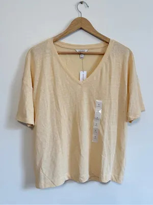 NWT Banana Republic Linen Blend V-Neck Shirt Size Medium light pastel yellow new thumbnail 2