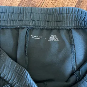 Old Navy Dynamic Fleece Cargo Pants thumbnail 3