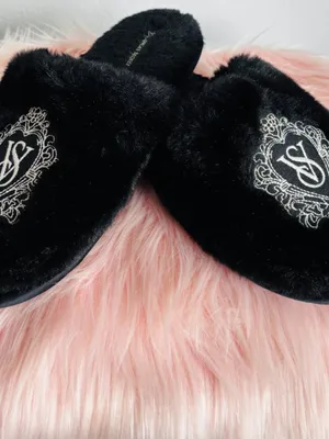 Victoria's Secret women's slippers in size M thumbnail 2