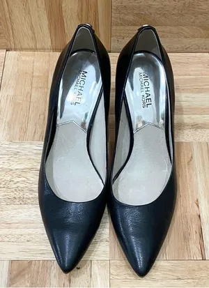 MICHAEL Michael Kors AO13E Black Leather Pointy Toe Classic Pumps Size 8.5M thumbnail 3