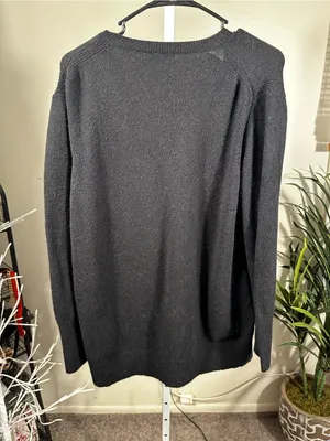 S52. J.Crew Black Merino Wool and Alpaca blend V-Neck Pocket Sweater thumbnail 4