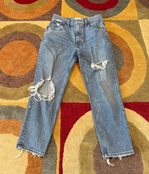 Abercrombie & Fitch High Rise Mom Jean Size 28 / 6 SHORT See pics got staining thumbnail 1