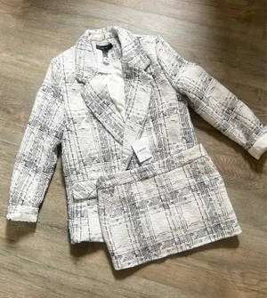 NEW Forever 21 set of tweed blazer and skirt size Small. thumbnail 1