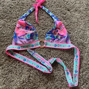 Victoria’s secret’s swimsuit top​​ thumbnail 1