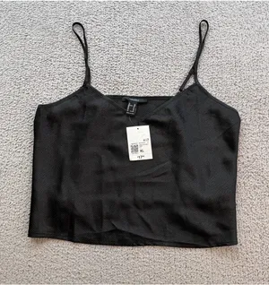 Forever 21 Black Textured Satin V Neck Cami Crop Top XL NWT thumbnail 1