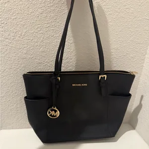 MICHAEL KORS Jet Set East West Top Zip Tote Bag Saffiano Leather Black thumbnail 4