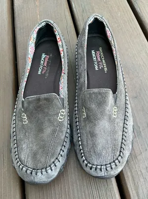 Skechers suede leather loafers ☀️ thumbnail 1