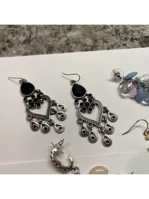 Lot Of 4 Beaded Pierced Earrings Dangle Mix Bead thumbnail 2
