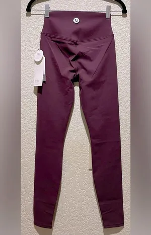 NWT Vuori Chilled Out Performance Legging in a Cerise Color Size S thumbnail 5