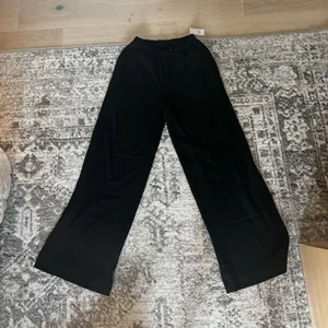 Gap Wide-Leg Knit Pants thumbnail 1