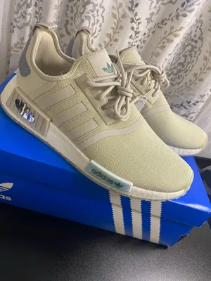 New Adidas Glitter Womens Shoes Size 10.5 thumbnail 1