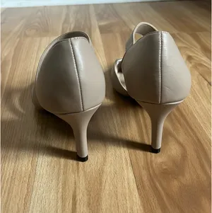 LifeStride Suki Taupe Pointed Toe Heels thumbnail 2