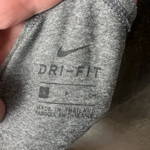 Nike Dri Fir Women's Small lightweight athletic Heather Gray Tank Top‎ thumbnail 3