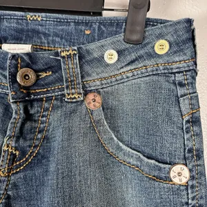 True Religion Womens Low Rise Flare Wide Jeans Made in USA Size 26‎ Flap Pockets thumbnail 3