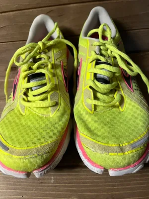 Brooks cadence neon yellow running shoes size 8 thumbnail 3