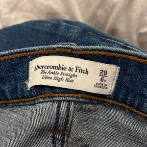Abercrombie ankle straight ultra high rise jean thumbnail 3