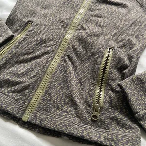 Lululemon Define Jacket in Brave Olive Size 4 thumbnail 11