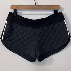 Lululemon Athletica Hot Cheeks Shorts 800 Fill Goose Down Size 8 thumbnail 3