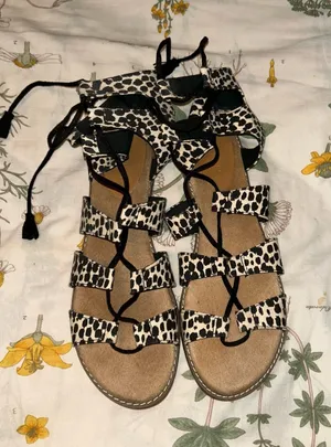 Old navy sandals thumbnail 1