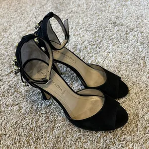 BCBG MAXAZARIA Women Size 6-6.5 Studded Rhinestone Open‎ Toe Sandals Heels Pumps thumbnail 2