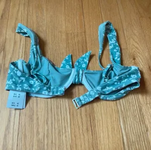 Abercrombie & Fitch Green Floral Swim Top thumbnail 2