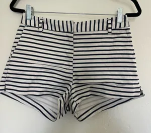 H&M Women’s Shorts 8 Striped Navy White Nautical Preppy Short Summer‎ Chino thumbnail 1
