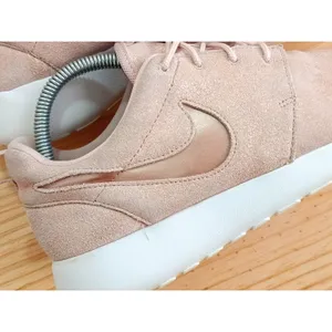 Nike Roshe One Premium Metallic Red Bronze Women’s Size 8.5 Sneakers thumbnail 8
