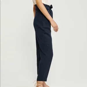 Abercrombie ✨ Belted Tapered Pants✨ thumbnail 3