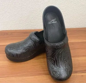Dansko 906020202 Professional Clog Black Tooled Leather Clogs Size 39 8.5-9US thumbnail 2