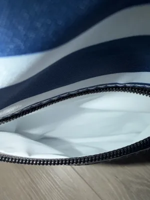SCOUT Blue & White Striped Insulated Lunch Box Cooler Bag - Medium Size Description: Up for sale is an authentic SCOUT insulated cooler bag featuring a classic blue and white striped pattern, as pictured This bag is in amazing, like-new condition with absolutely no flaws. It includes a zippered front pocket shown and a spacious, pristine white insulated interior visible iPerfect for packing your daily lunch or keeping drinks cold on the go. Please note, as shown in ⁠there is a promotional patch on the back featuring the Florida Gators and "IDC Local Diamond Experts." Grab this functional, stylish cooler bag today! thumbnail 2