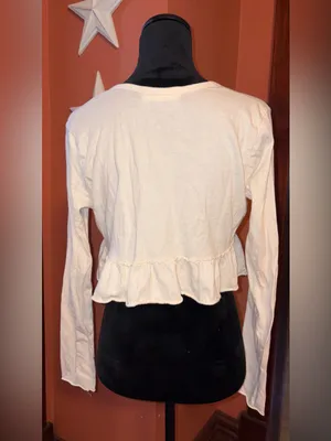 Project Social T-Urban OutfittersCream Ruffle-Hem Cropped Button Long Sleeve Top thumbnail 3
