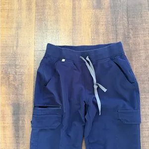 FIGS Technical Collection Navy Cargo Scrub Pants XS Drawstring Jogger thumbnail 2