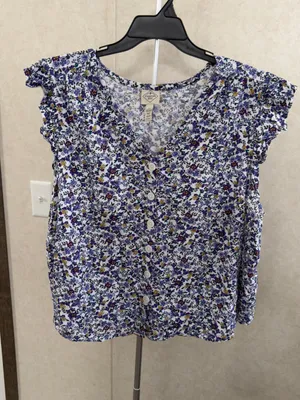 St. John's Bay White Floral Button-Front V‑Neck Blouse thumbnail 2