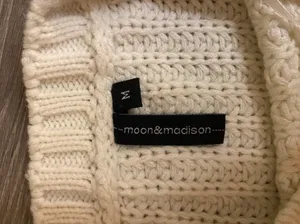Moon&Madison White Sweater thumbnail 3