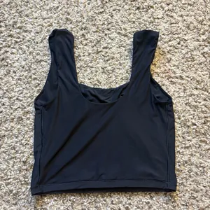 Aerie Smoothez Black Seamless Cropped Tank Top in Black Size Women’s Medium thumbnail 2