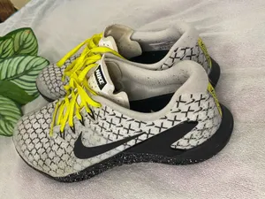 Nike Womens Metcon 4 Running Shoes Sneakers Size 11.5 thumbnail 4