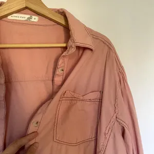 Altar'd State pink‎ button down jean jacket style cotton rayon women's S raw hem thumbnail 2