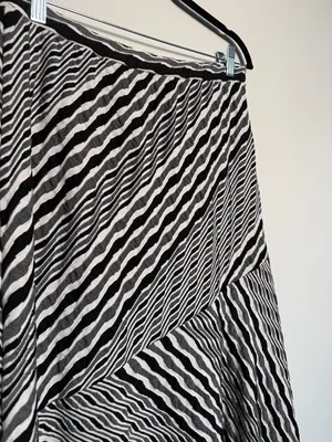 Black and White Abstract Patterned Long Maxi Skirt thumbnail 2