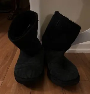 UGG Black Short Classic  Boots Size 6W thumbnail 1